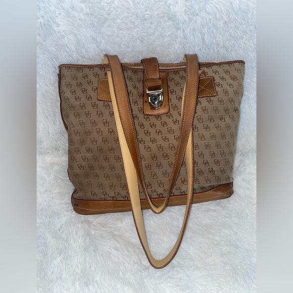 Dooney & Bourke Signature DB Tan Brown Shoulder Shoulder And Coin Purse - Picture 2 of 15